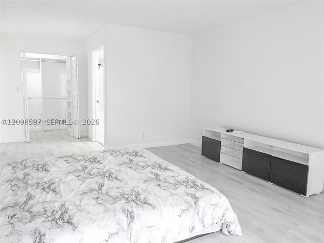 1000 Parkview Dr 501, Hallandale Beach, FL 33009