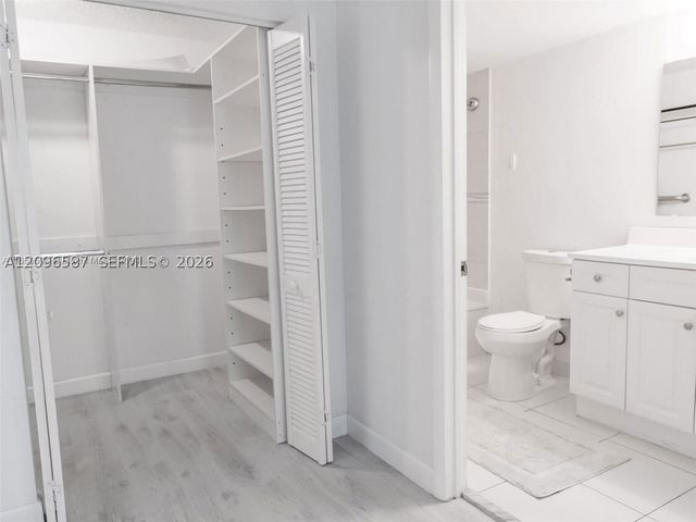 1000 Parkview Dr 501, Hallandale Beach, FL 33009