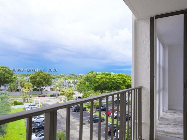 1000 Parkview Dr 501, Hallandale Beach, FL 33009