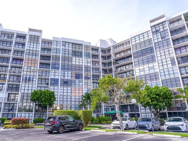1000 Parkview Dr 501, Hallandale Beach, FL 33009
