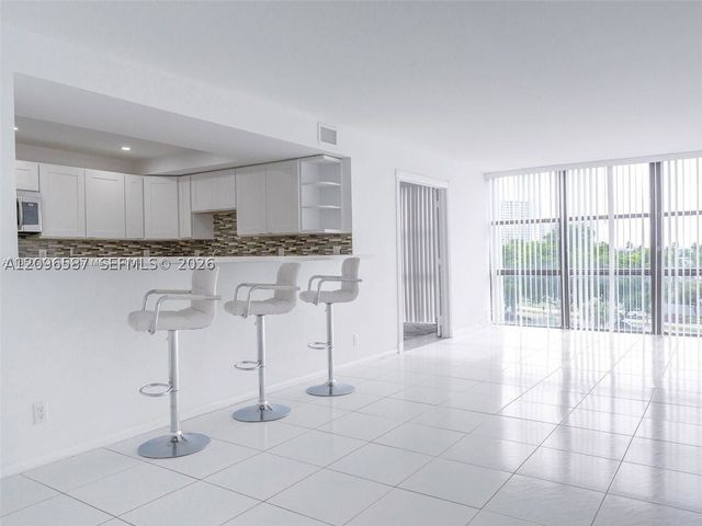 1000 Parkview Dr 501, Hallandale Beach, FL 33009