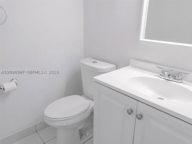 1000 Parkview Dr 501, Hallandale Beach, FL 33009