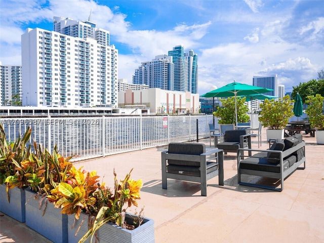 1000 Parkview Dr 501, Hallandale Beach, FL 33009