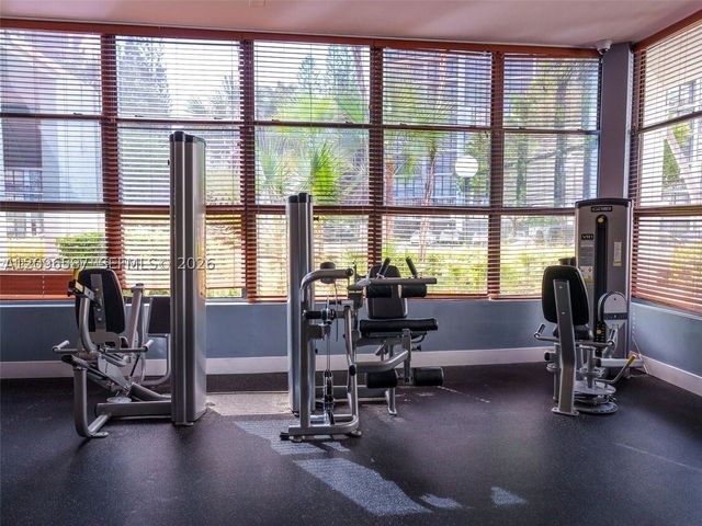 1000 Parkview Dr 501, Hallandale Beach, FL 33009