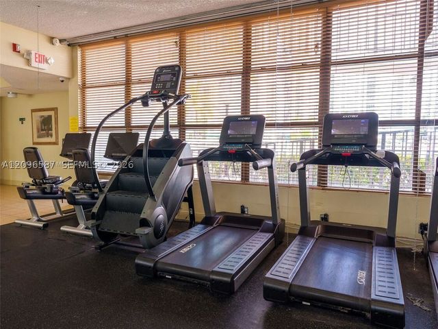 1000 Parkview Dr 501, Hallandale Beach, FL 33009
