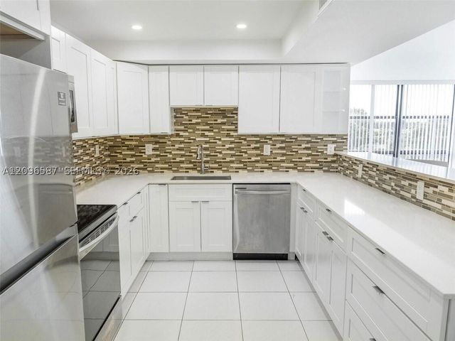 1000 Parkview Dr 501, Hallandale Beach, FL 33009