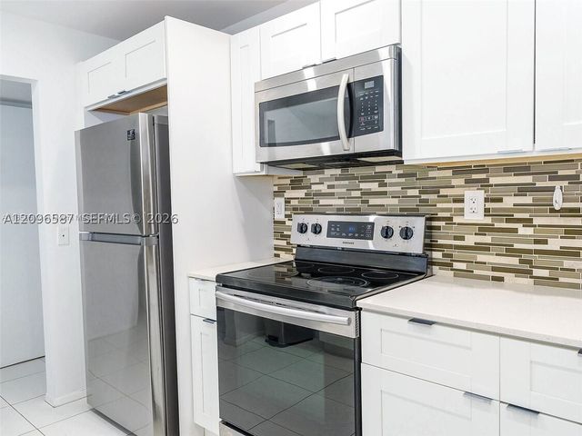 1000 Parkview Dr 501, Hallandale Beach, FL 33009