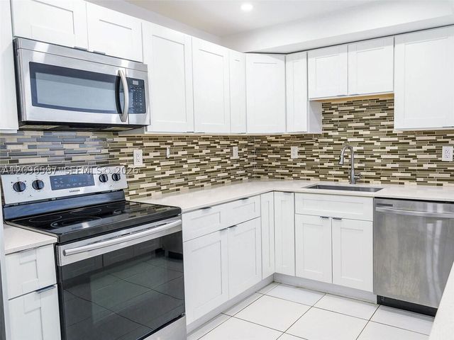 1000 Parkview Dr 501, Hallandale Beach, FL 33009