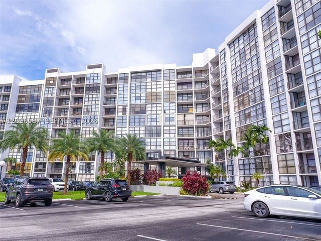 1000 Parkview Dr 501, Hallandale Beach, FL 33009