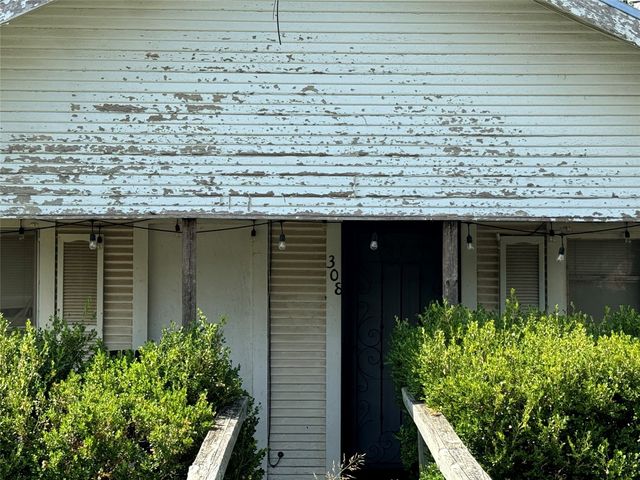 308 E 4th Street, Coleman, TX 76834