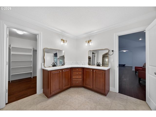 12615 Sw 21ST Ct, Lake Oswego, OR 97035