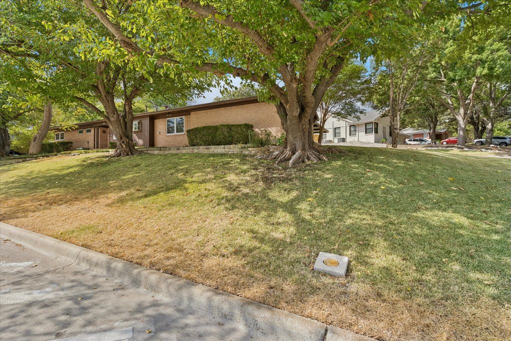 4850 Westcreek Drive, Fort Worth, TX 76133 — photo 5