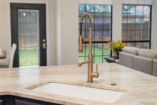 8711 Weston Lane, Lantana, TX 76226