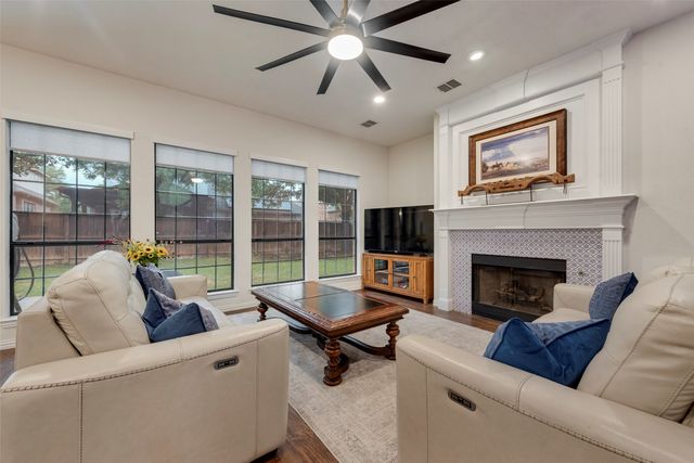 8711 Weston Lane, Lantana, TX 76226