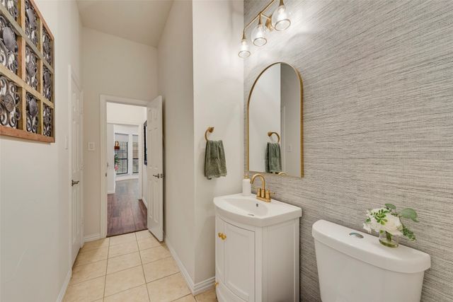 8711 Weston Lane, Lantana, TX 76226