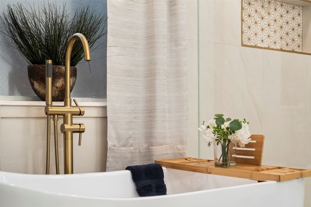 8711 Weston Lane, Lantana, TX 76226