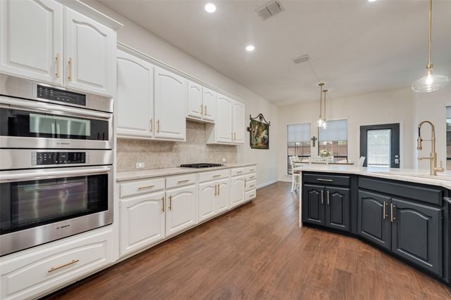 8711 Weston Lane, Lantana, TX 76226
