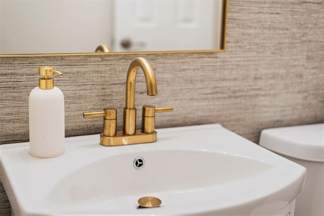 8711 Weston Lane, Lantana, TX 76226