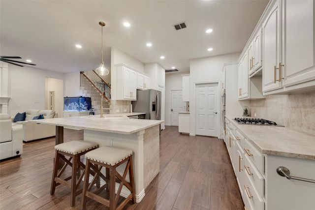 8711 Weston Lane, Lantana, TX 76226