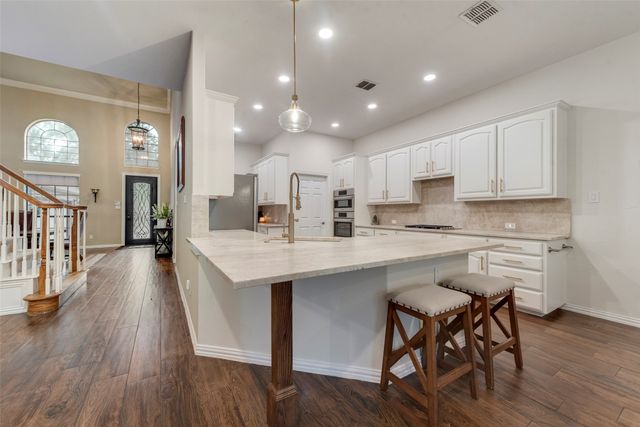 8711 Weston Lane, Lantana, TX 76226