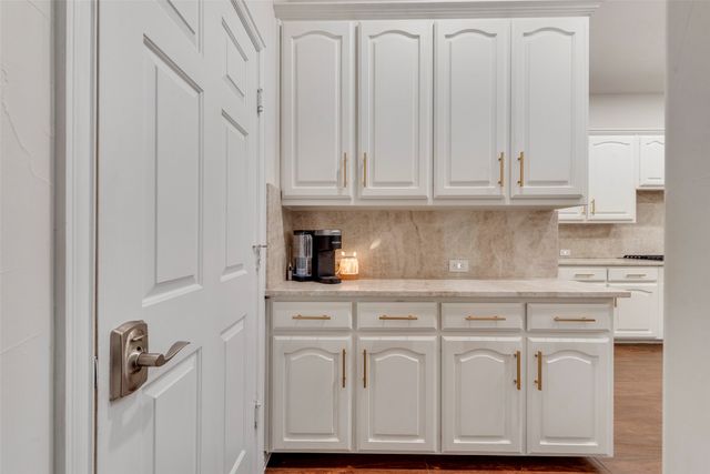 8711 Weston Lane, Lantana, TX 76226