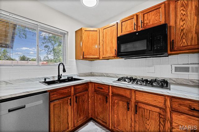 14 Tamma Lane, Hazelwood, MO 63042