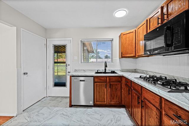 14 Tamma Lane, Hazelwood, MO 63042