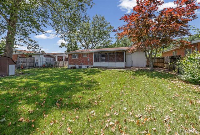 14 Tamma Lane, Hazelwood, MO 63042