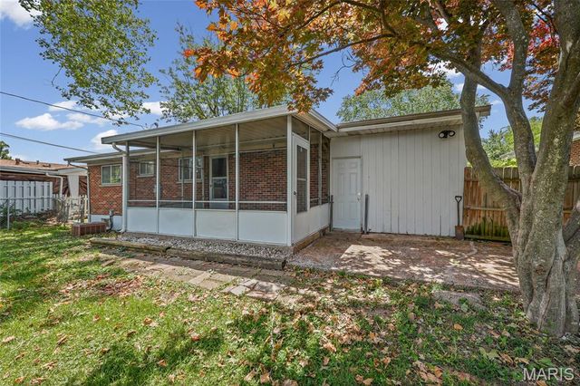 14 Tamma Lane, Hazelwood, MO 63042