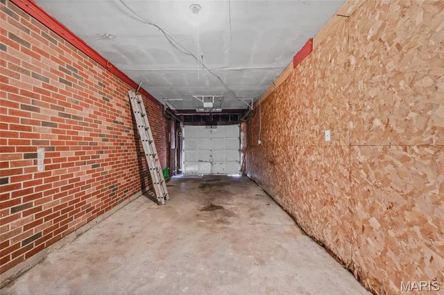 14 Tamma Lane, Hazelwood, MO 63042