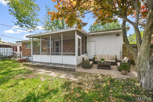 14 Tamma Lane, Hazelwood, MO 63042