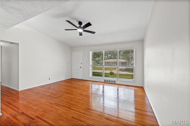 14 Tamma Lane, Hazelwood, MO 63042