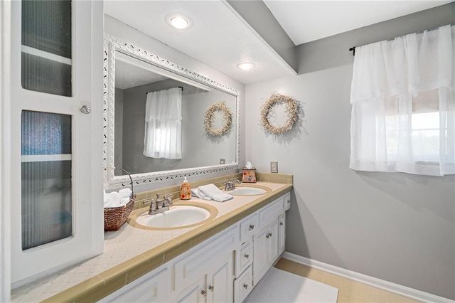 11729 Wyandotte Street, Kansas City, MO 64114