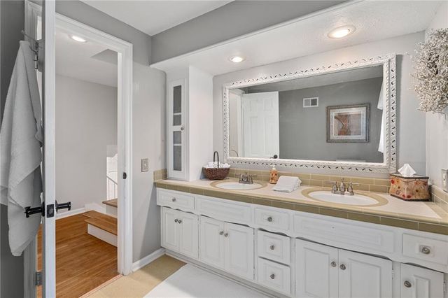 11729 Wyandotte Street, Kansas City, MO 64114