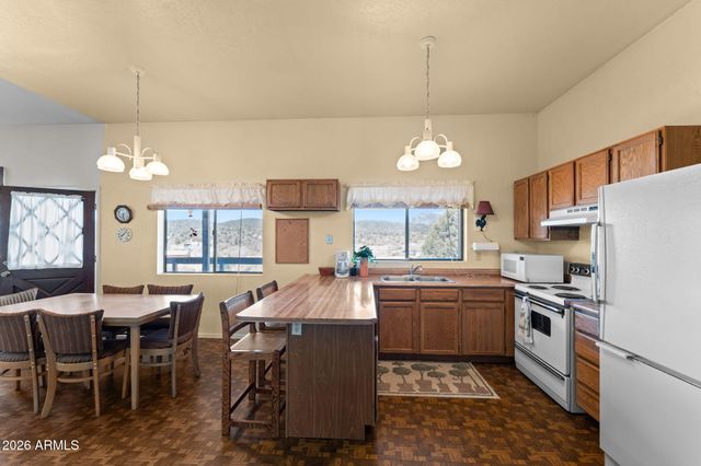 17839 S PINON Lane, Peeples Valley, AZ 86332