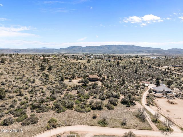 17839 S PINON Lane, Peeples Valley, AZ 86332