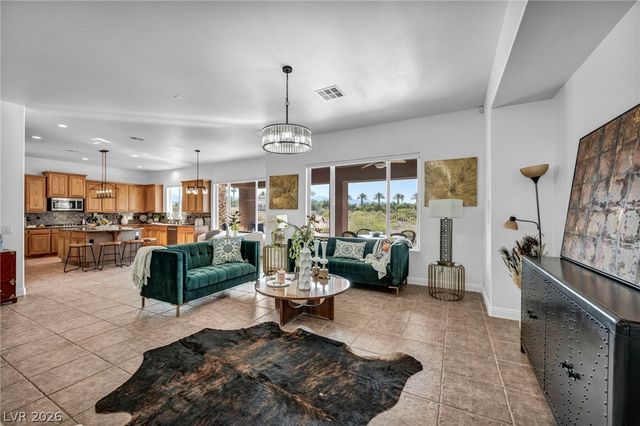 8324 Chapelle Court, Las Vegas, NV 89131