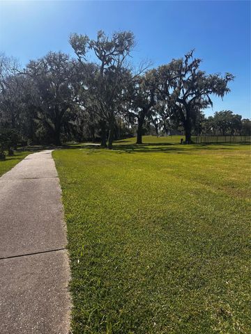 2200 Sunset Oaks Drive, West Columbia, TX 77486