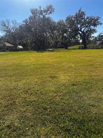 2200 Sunset Oaks Drive, West Columbia, TX 77486