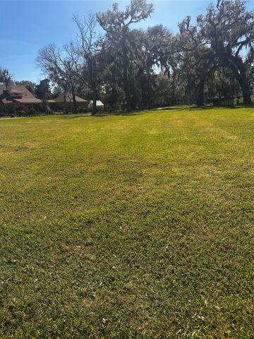 2200 Sunset Oaks Drive, West Columbia, TX 77486