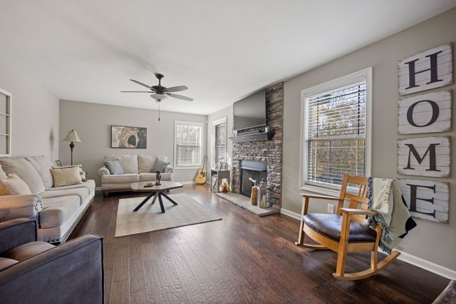 671 Salem Ridge Rd, Clarksville, TN 37040