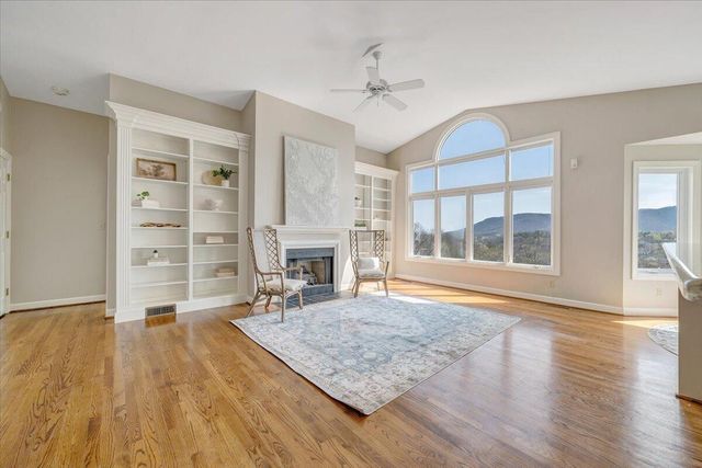 5010 Hunting Hills CIR, Roanoke, VA 24018