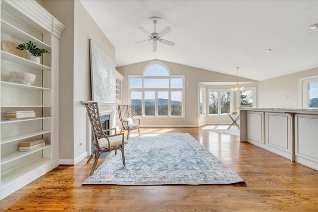 5010 Hunting Hills CIR, Roanoke, VA 24018