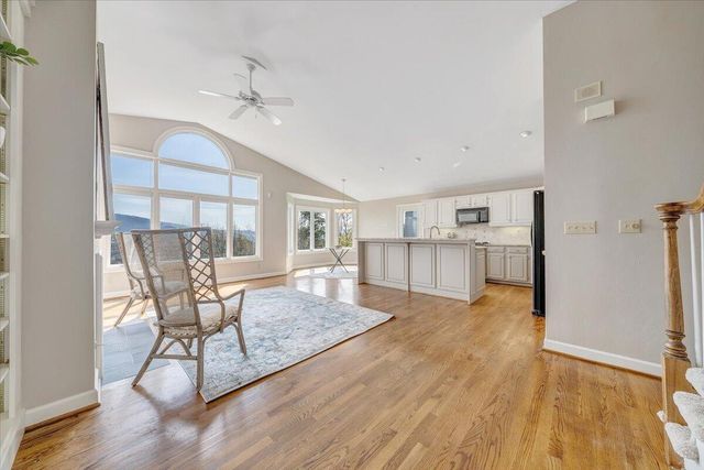 5010 Hunting Hills CIR, Roanoke, VA 24018