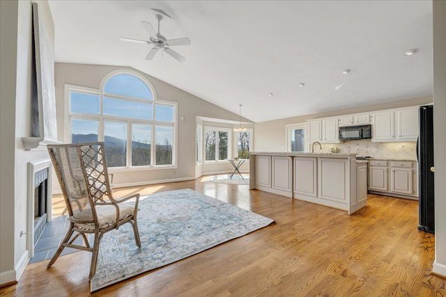 5010 Hunting Hills CIR, Roanoke, VA 24018