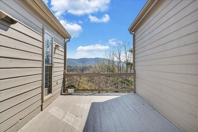 5010 Hunting Hills CIR, Roanoke, VA 24018