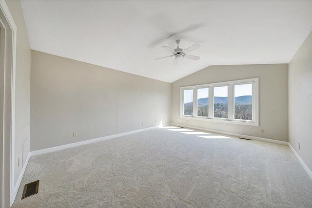 5010 Hunting Hills CIR, Roanoke, VA 24018