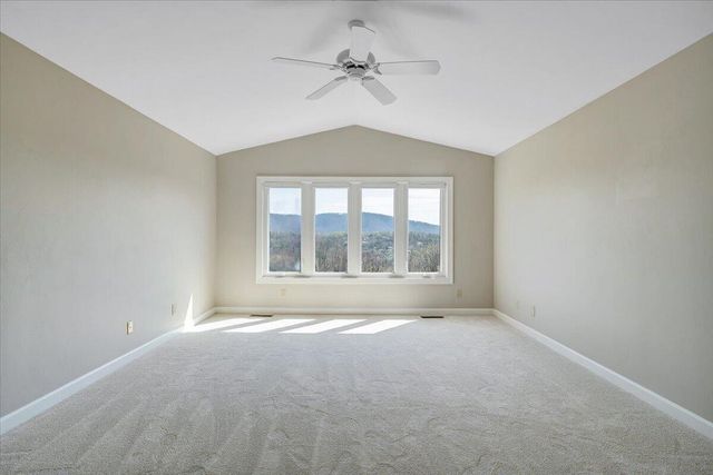 5010 Hunting Hills CIR, Roanoke, VA 24018