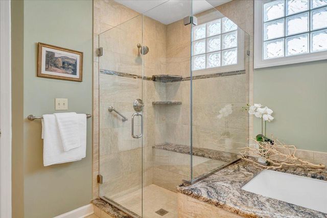 5010 Hunting Hills CIR, Roanoke, VA 24018
