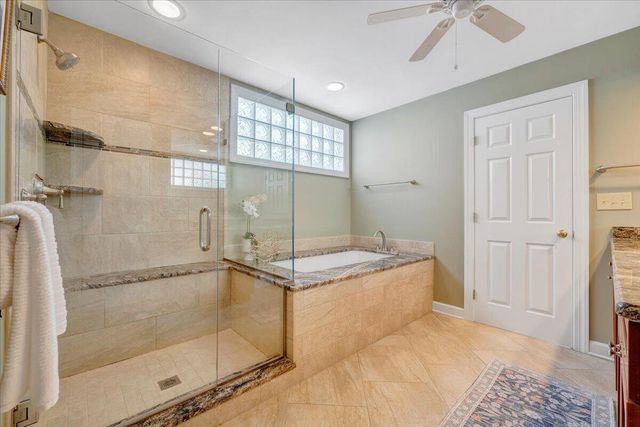 5010 Hunting Hills CIR, Roanoke, VA 24018
